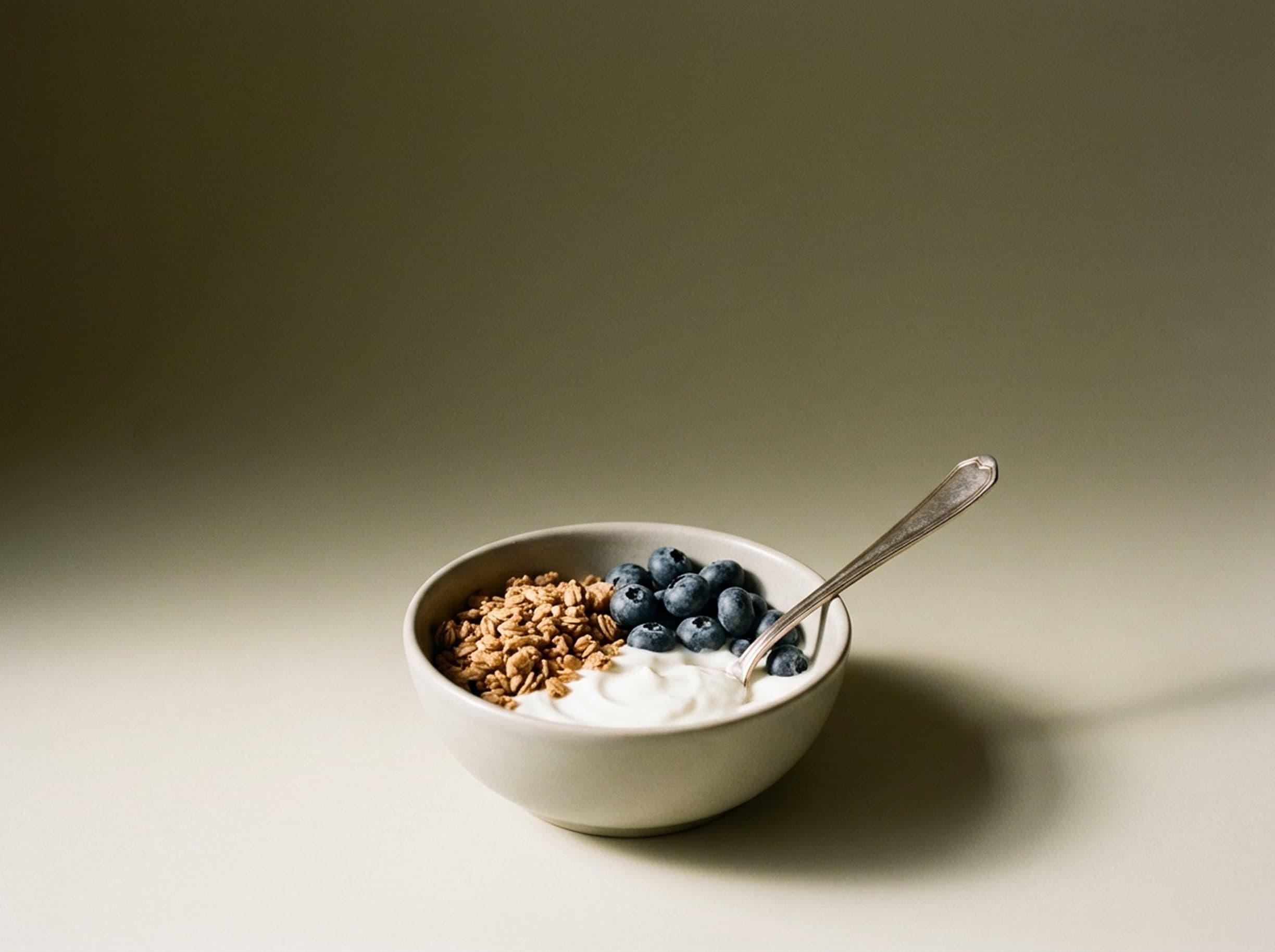 A bowl of yogurt with toppings